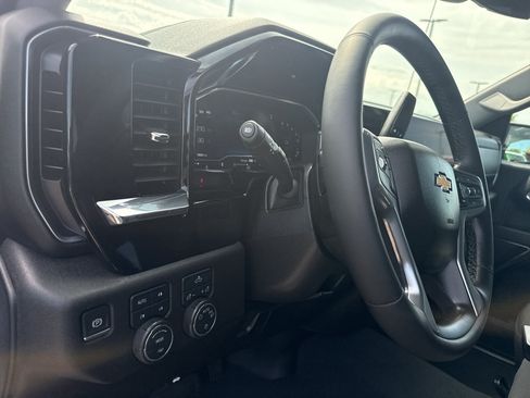 Used 2024 Chevrolet Silverado 1500 LT w/ Z71 Off-Road Package AWD/4WD image 15