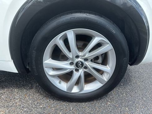 Used 2018 INFINITI QX30 FWD image 10
