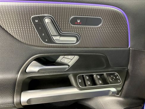 Used 2021 Mercedes-Benz GLB 250 4MATIC image 37