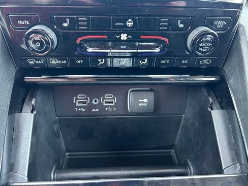 Used 2023 Jeep Grand Cherokee Limited RWD image 23