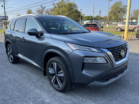 Used 2023 Nissan Rogue SL image 3