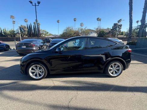 Used 2024 Tesla Model Y Long Range AWD/4WD image 10