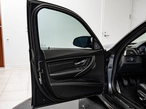 Used 2018 BMW M3 RWD image 27