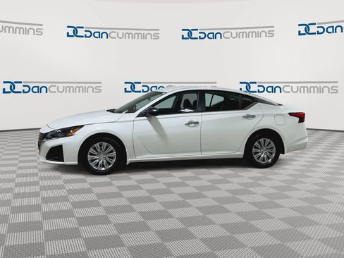 Used 2024 Nissan Altima 2.5 S FWD image 6