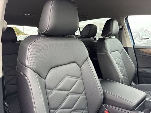 Used 2025 Volkswagen Atlas SE FWD image 24