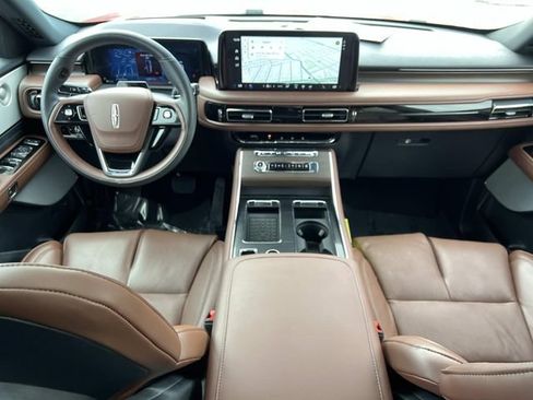 Used 2025 Lincoln Aviator Reserve w/ Equipment Group 201A AWD/4WD image 3