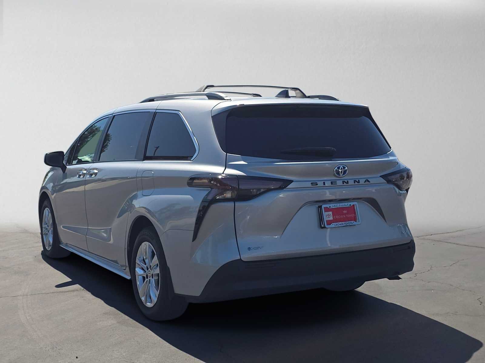 Certified 2025 Toyota Sienna XLE w/ XLE Plus Package FWD image 5