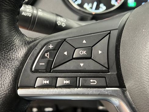 Used 2017 Nissan Rogue SL AWD/4WD image 43