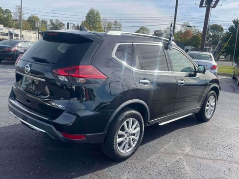 Used 2018 Nissan Rogue SV w/ Premium Package image 4