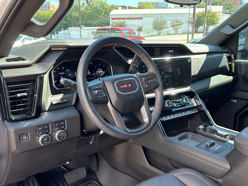 Used 2025 GMC Sierra 2500 AT4 w/ AT4 Premium Plus Package AWD/4WD image 11