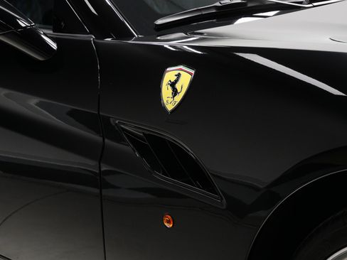 Used 2013 Ferrari California image 24