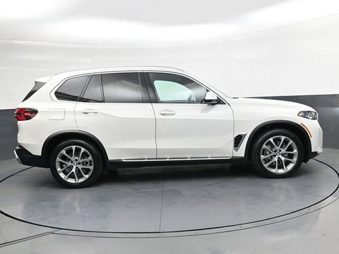 Used 2025 BMW X5 xDrive40i AWD/4WD image 3