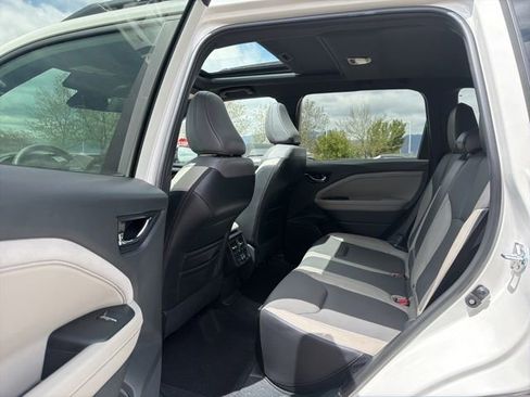 Used 2025 Subaru Forester Limited w/ Popular Package AWD/4WD image 15
