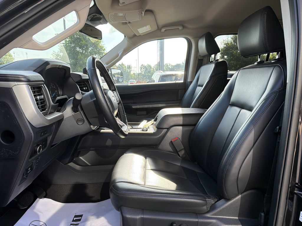 Used 2024 Ford Expedition XLT AWD/4WD image 11