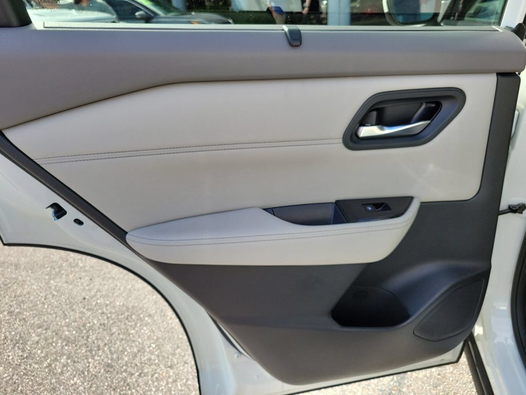 Used 2023 Nissan Rogue SV w/ SV Premium B Package FWD image 12