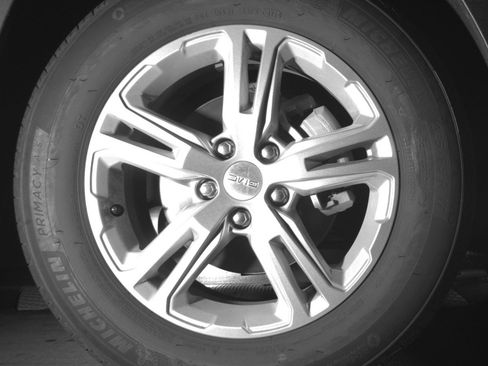 Used 2024 GMC Terrain SLE FWD image 13