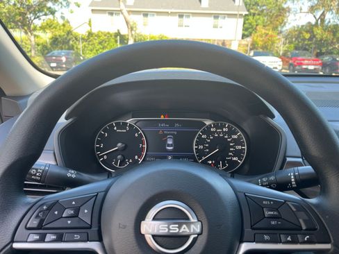 Used 2025 Nissan Altima 2.5 SV FWD image 27