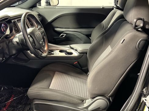 Used 2021 Dodge Challenger SXT image 13