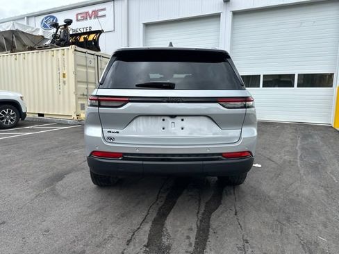 Used 2023 Jeep Grand Cherokee Altitude AWD/4WD image 4