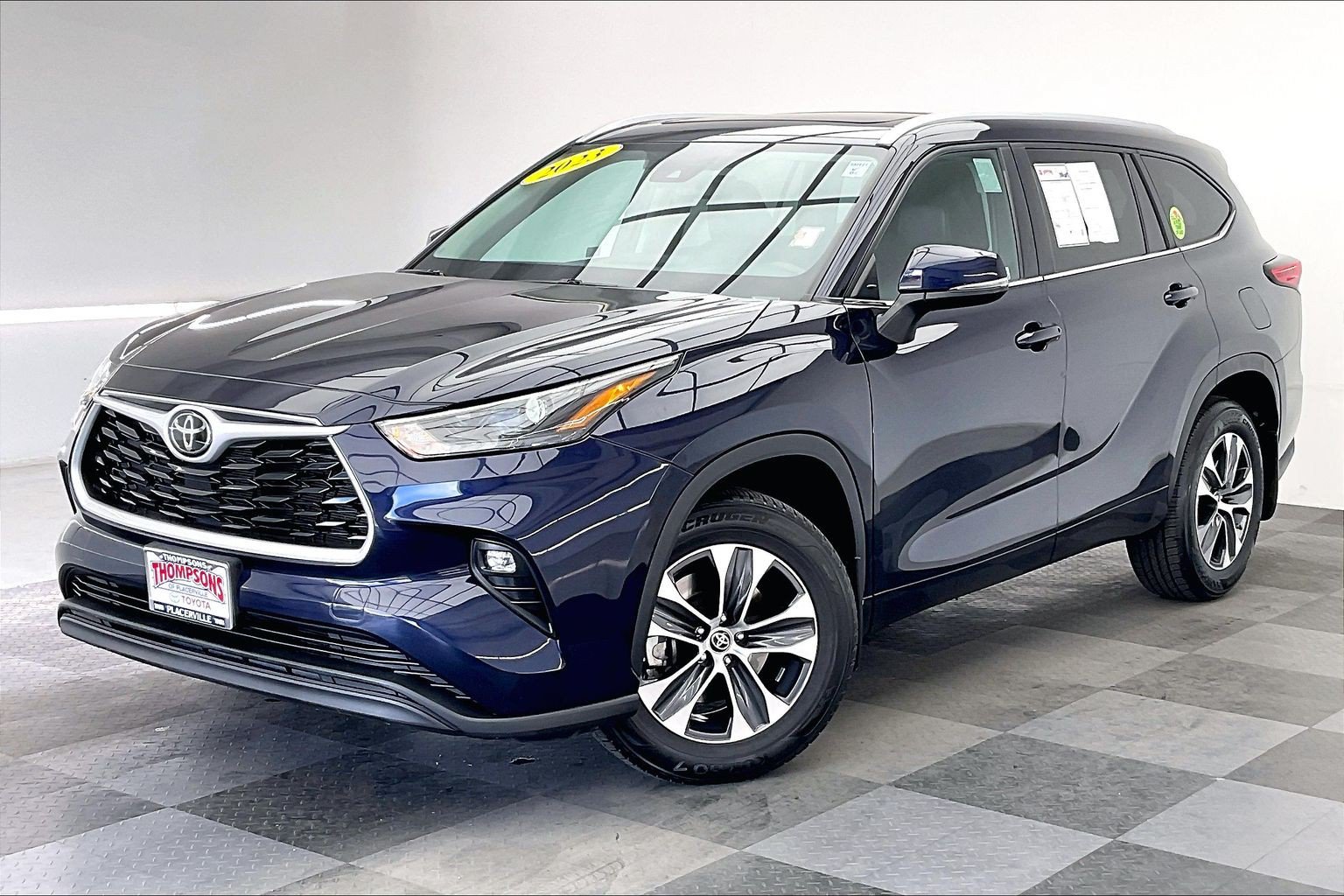 Used 2023 Toyota Highlander XLE AWD/4WD image 12