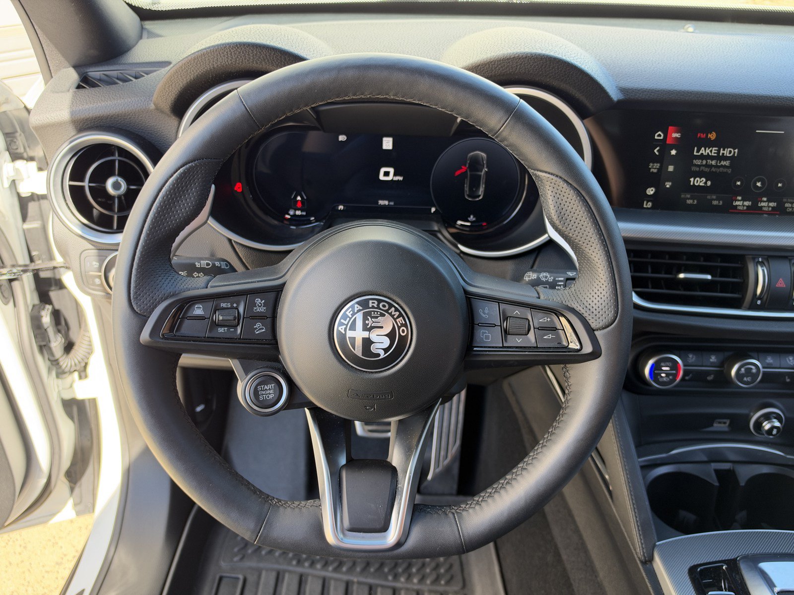 Used 2025 Alfa Romeo Stelvio Sprint AWD/4WD image 17