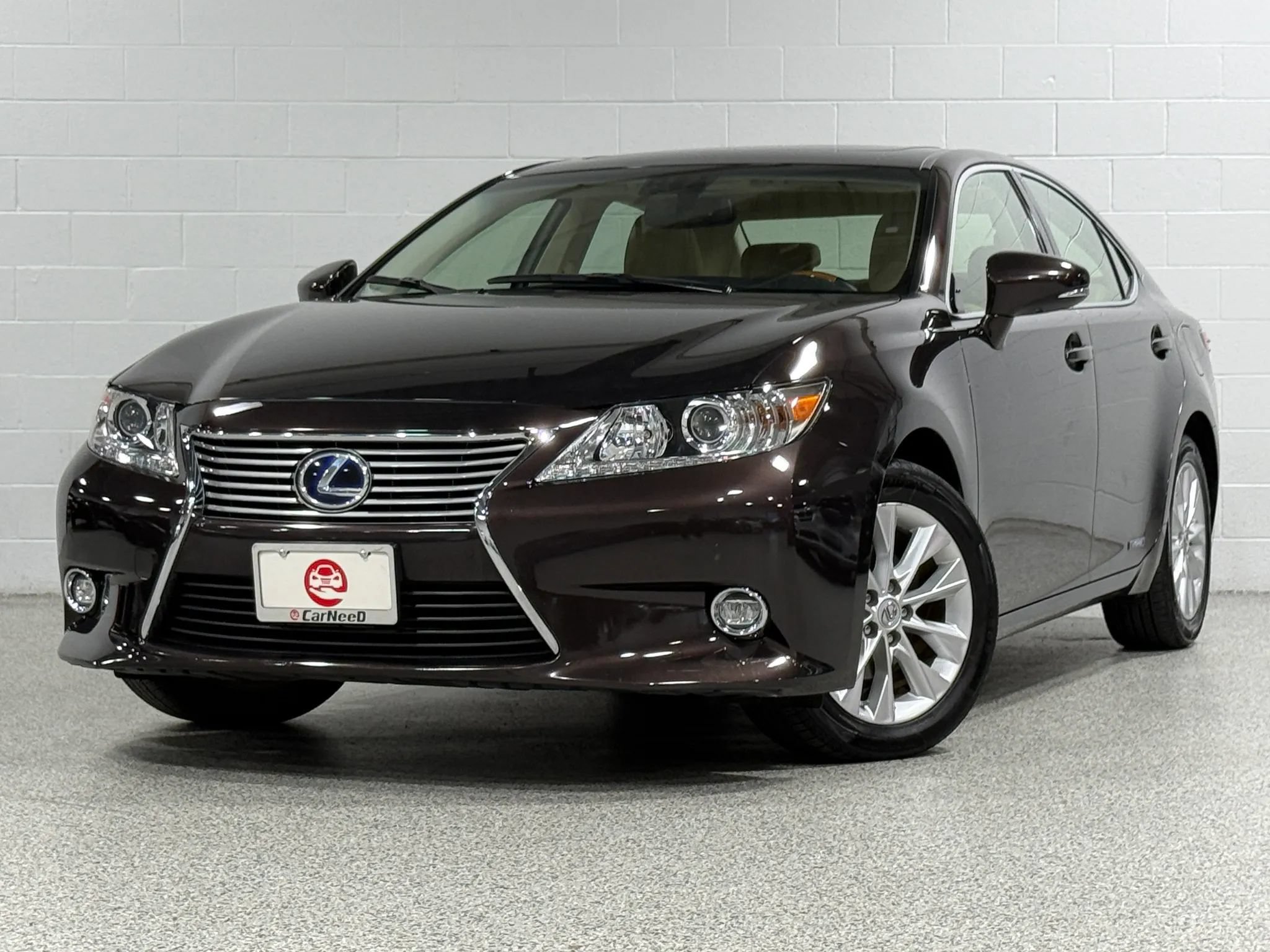 Used 2015 Lexus ES 300h w/ Navigation System Package FWD image 2