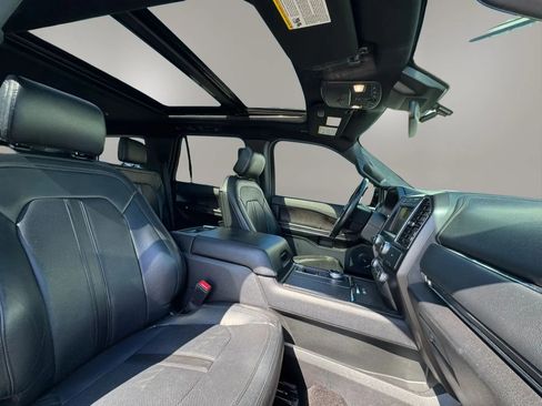 Used 2018 Ford Expedition Limited w/ Equipment Group 301A RWD image 18
