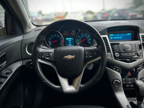 Used 2014 Chevrolet Cruze LT image 11