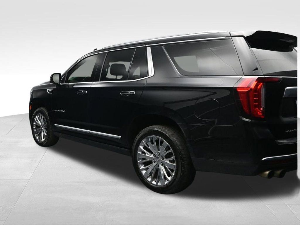 Used 2021 GMC Yukon Denali w/ Denali Premium Package AWD/4WD image 3