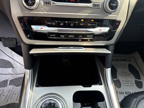 Used 2022 Ford Explorer XLT w/ Equipment Group 202A image 21