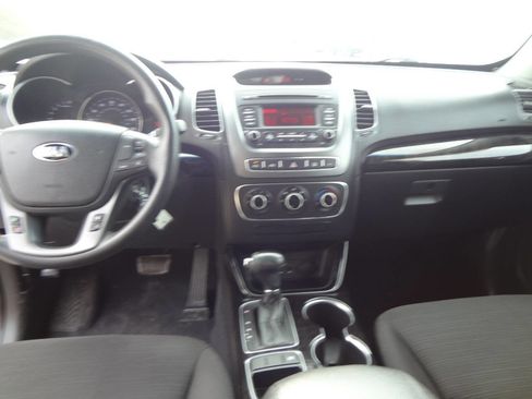 Used 2014 Kia Sorento LX image 10