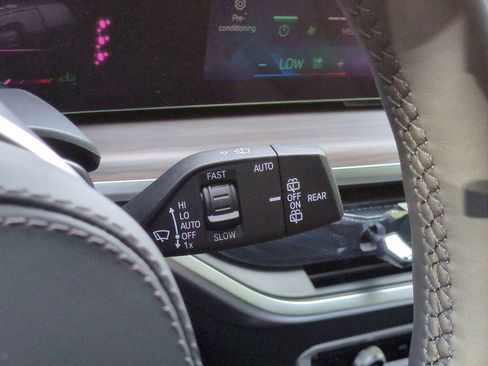 Used 2026 BMW X5 xDrive40i w/ M Sport Package image 28