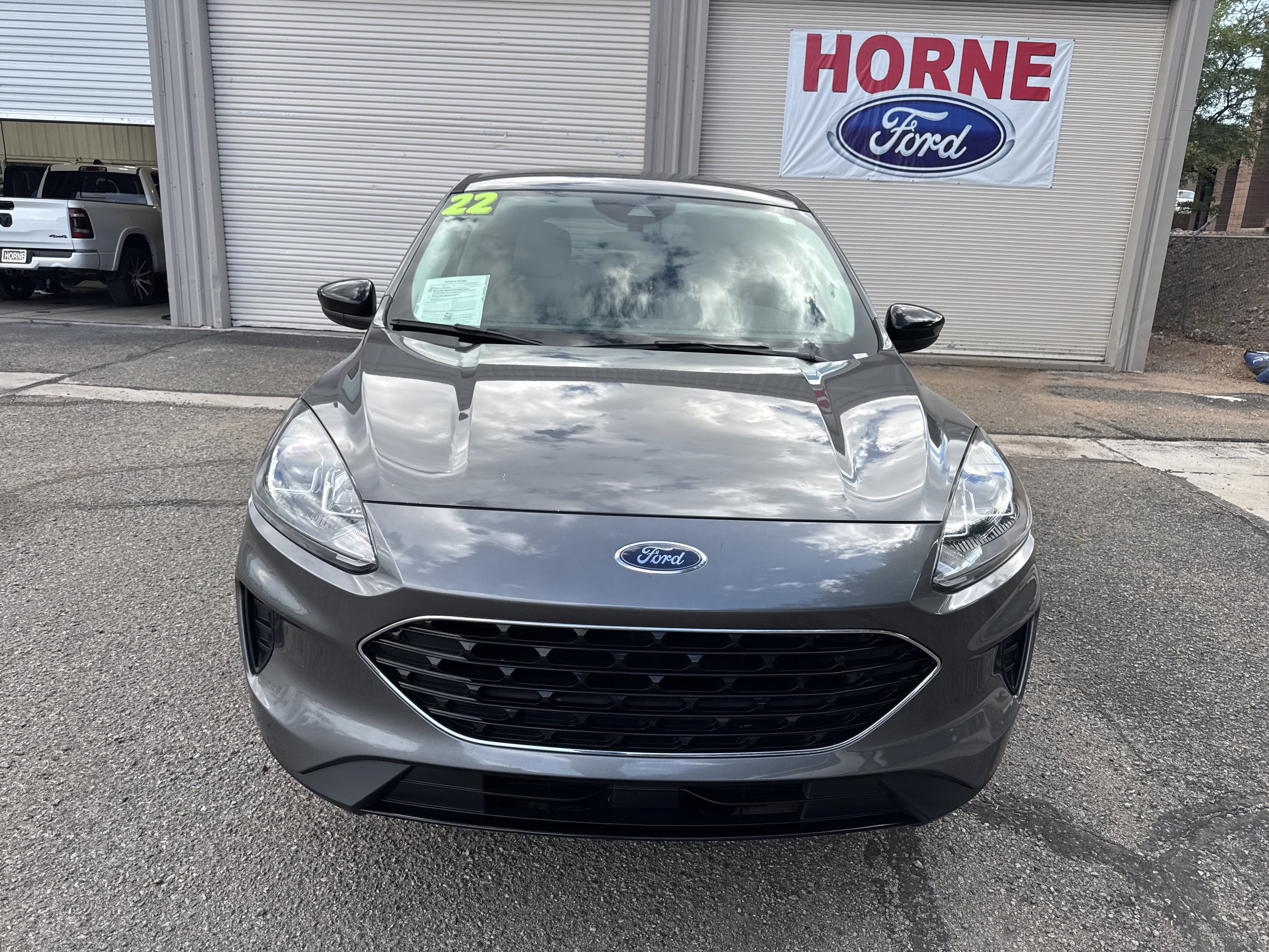 Used 2022 Ford Escape SE w/ SE Sport Appearance Package FWD image 2