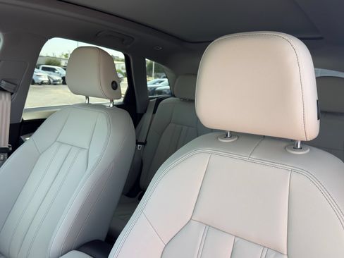 Used 2025 Audi Q5 Premium Plus w/ Premium Plus AWD/4WD image 11