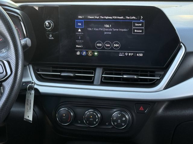 Used 2025 Chevrolet Trax RS w/ Sunroof Package FWD image 21