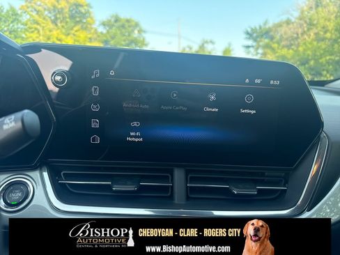 Used 2025 Chevrolet Trax LT FWD image 6