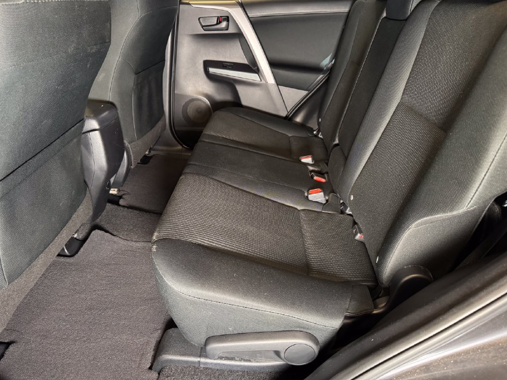 Used 2018 Toyota RAV4 LE w/ Carpet Mat Package FWD image 21