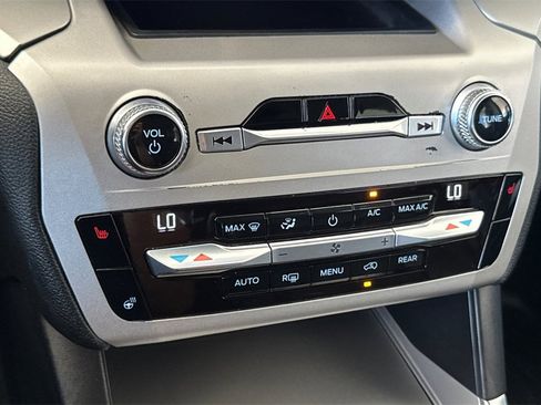 Used 2021 Ford Explorer XLT w/ Equipment Group 202A image 24