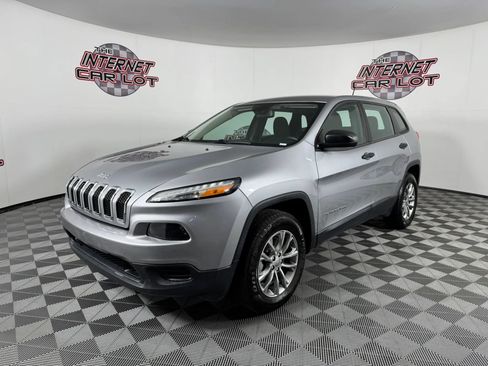 Used 2017 Jeep Cherokee Sport AWD/4WD image 3