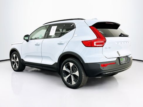 Used 2024 Volvo XC40 B5 Plus w/ Climate Package AWD/4WD image 5