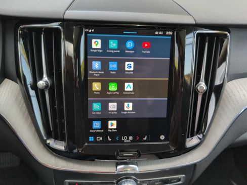 Used 2025 Volvo XC60 B5 Plus image 4