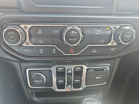 Used 2022 Jeep Wrangler Unlimited Sport AWD/4WD image 39