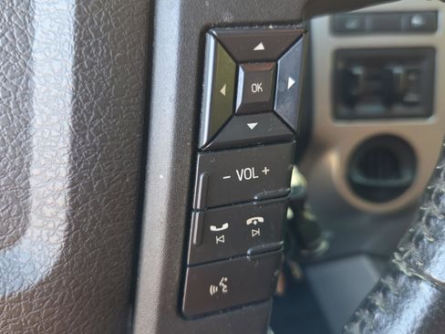 Used 2015 Ford Expedition XLT w/ Equipment Group 202A RWD image 29