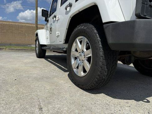 Used 2013 Jeep Wrangler Unlimited Sahara w/ Dual Top Group AWD/4WD image 10