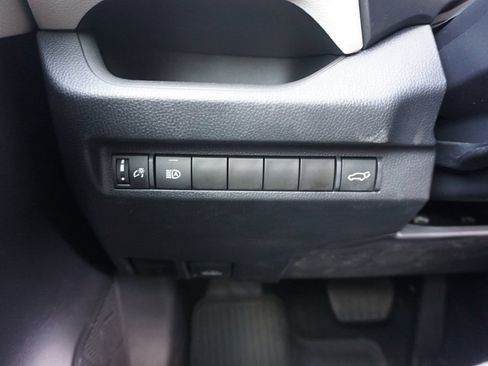 Used 2023 Toyota RAV4 XLE Premium FWD image 5