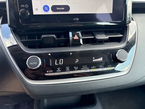 Used 2025 Toyota Corolla LE FWD image 18