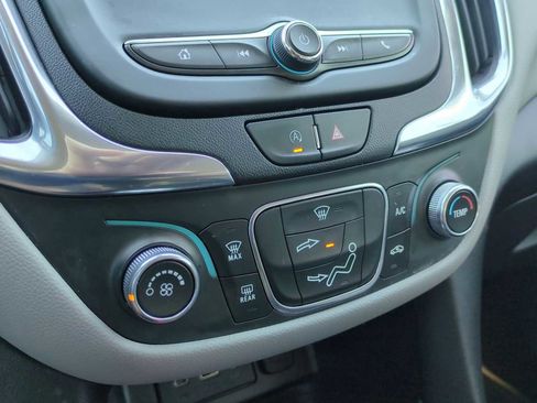 Used 2022 Chevrolet Equinox LS w/ LS Convenience Package image 18