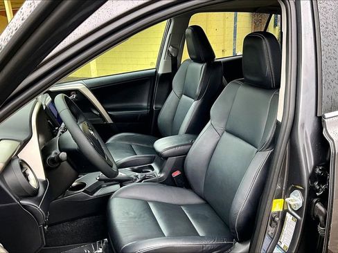 Used 2015 Toyota RAV4 Limited w/ Technology Package image 9