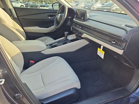 Certified 2025 Honda Accord SE image 9