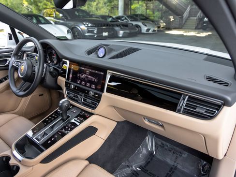 Certified 2026 Porsche Macan AWD/4WD image 55
